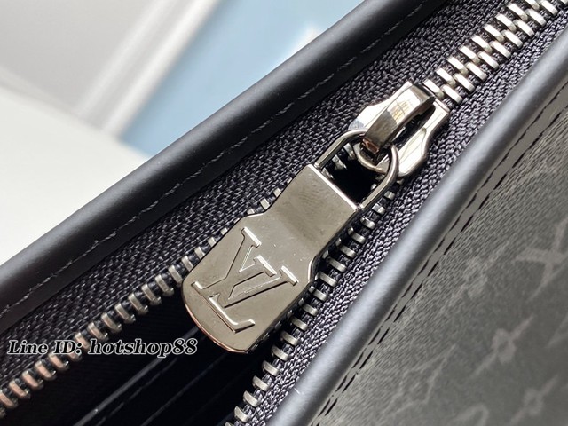 路易威登LV手包 晶片版 M61692 Pochette Voyage中號手袋 LV新款男士手拿包 xxlv2780